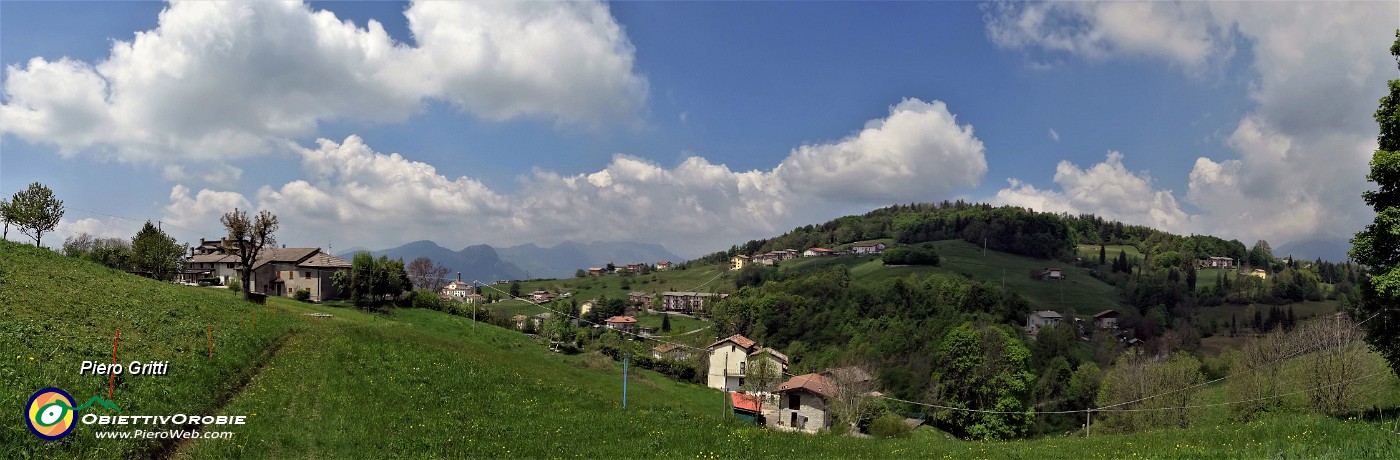 99 Su sentieri e stradette vado per salire al Monte Castello .jpg